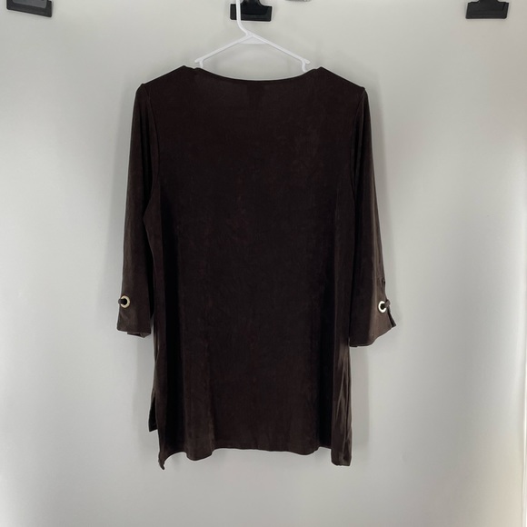 Chico’s Travelers Chocolate Brown V-Neck 3/4 Sleeve Top - Picture 7 of 7